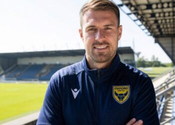 Aaron Ramsey na klupi Oxforda