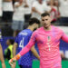 Dominik Livaković u centru pažnje