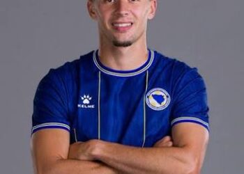 Deda putuje na fakultet, u Newcastle?