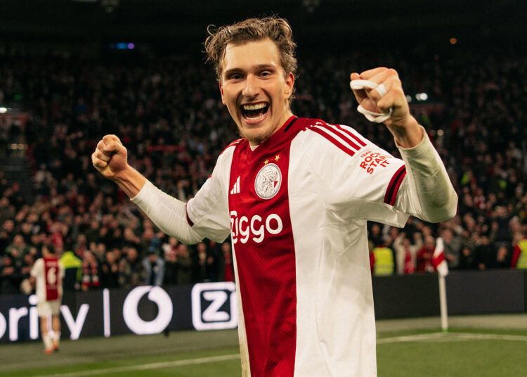 Paris Saint-Germain želi Miku Godtsa iz Ajaxa