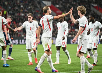 Engleska slavila u Pragu, Gordon i Kane srušili Češku