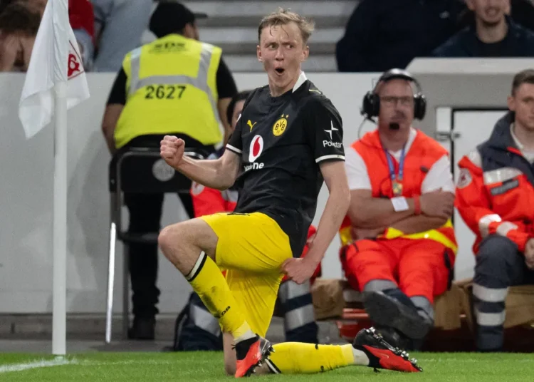 Borussia D. slavila u Stuttgartu i preuzela vrh Bundeslige